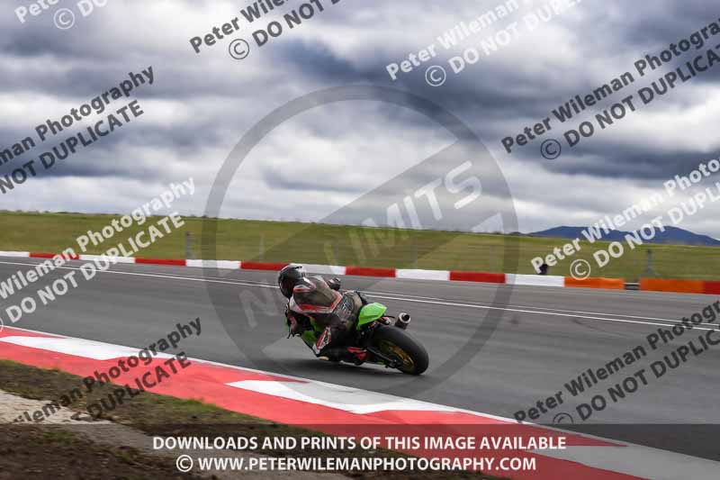 cadwell no limits trackday;cadwell park;cadwell park photographs;cadwell trackday photographs;enduro digital images;event digital images;eventdigitalimages;navarra;no limits trackdays;peter wileman photography;racing digital images;trackday digital images;trackday photos